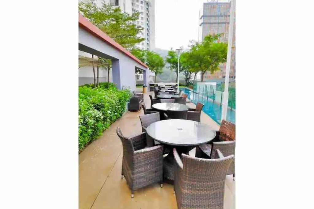 Spacious Studio Condo Near The Curve & Ikea Damansara Petaling Jaya Apartment